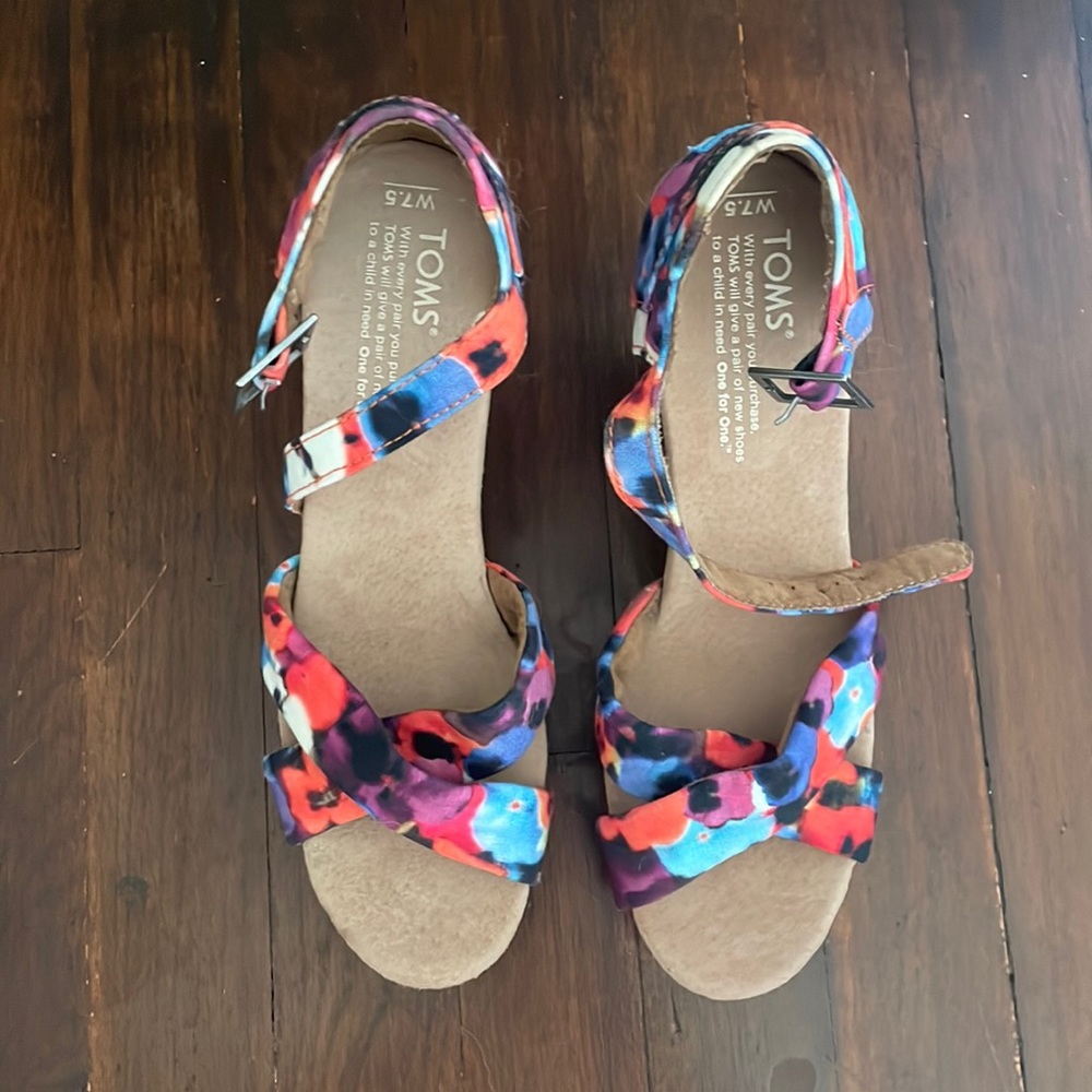 Like new Toms abstract floral wedges
